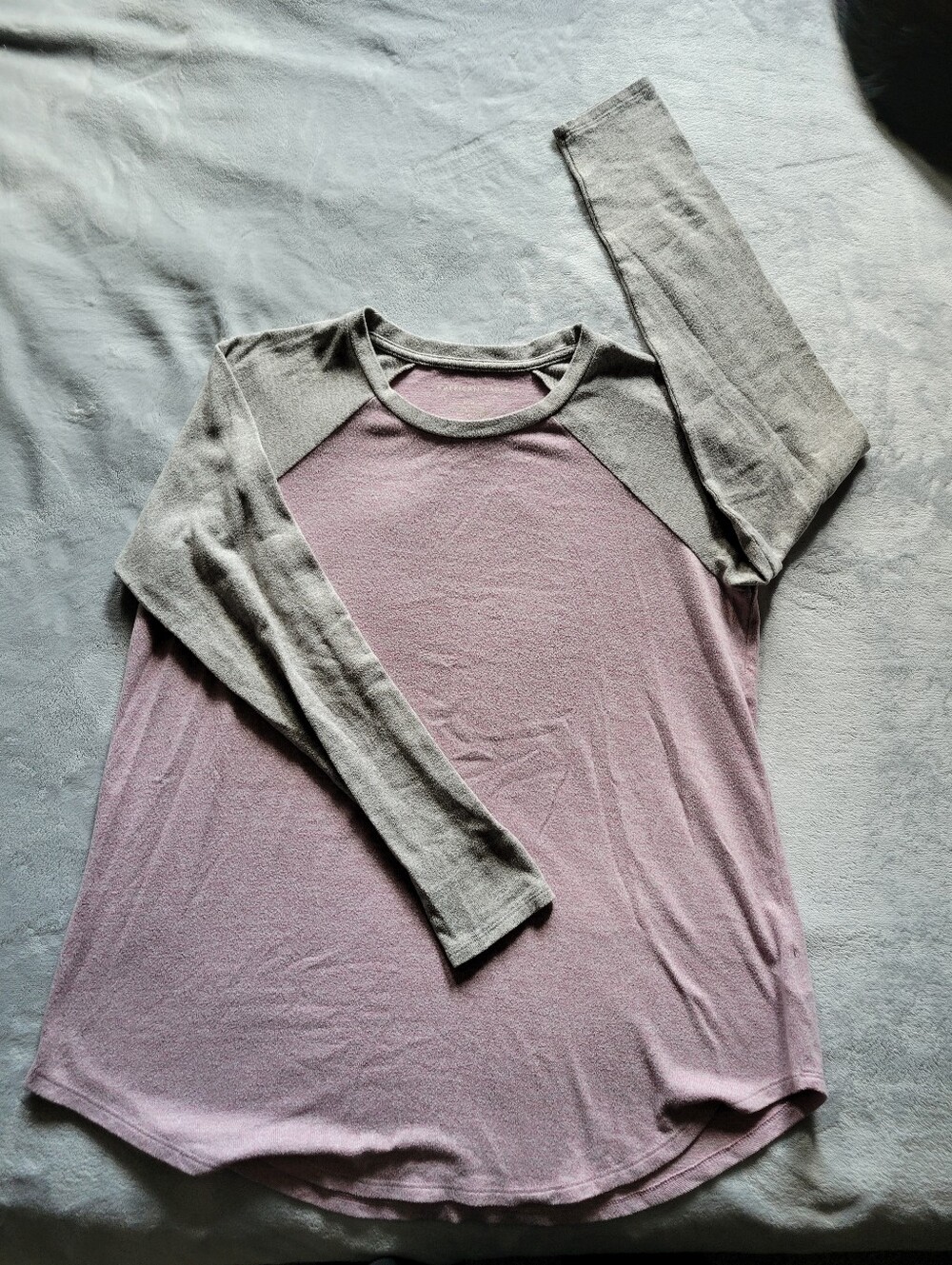 American Eagle Outfitters | Mauve Body with Gray Raglan Long Sleeve Teeme